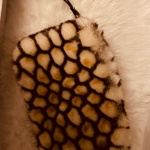 Fur wristlets Purse. - Picture 8 of 9